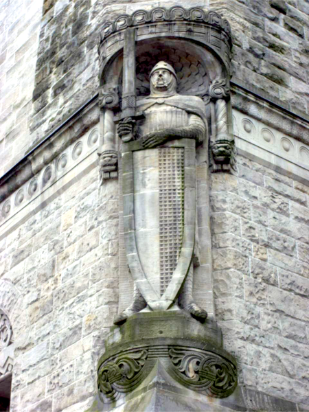 a statue of Roland